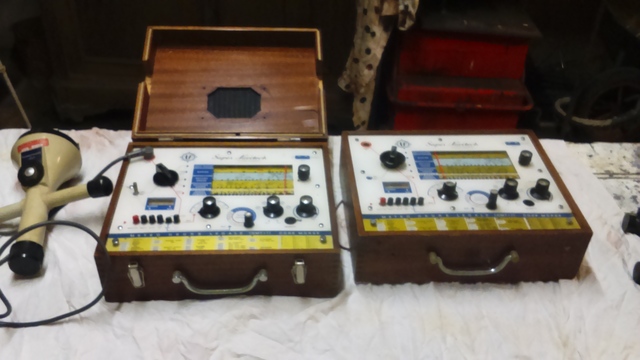 2 radios gonio collection