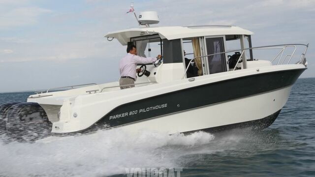 Parker 800 Pilothouse