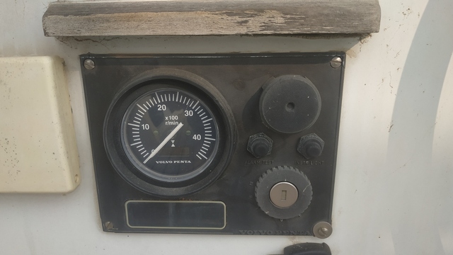 Recherche tableau de bord standard Volvo Penta