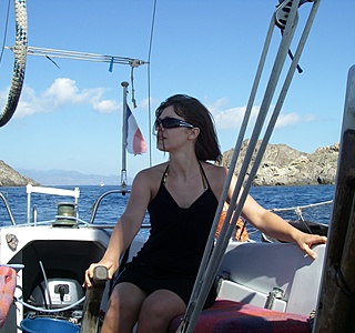 Dames d'à bord à la barre