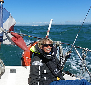 Dames d'à bord à la barre
