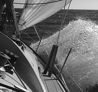 La mer en noir et blanc, rien que la mer, rien que du noir et blanc !