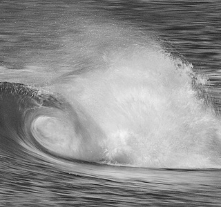 La mer en noir et blanc, rien que la mer, rien que du noir et blanc !