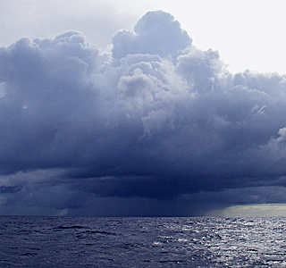 Éclairs, trombes et ciels d'orage