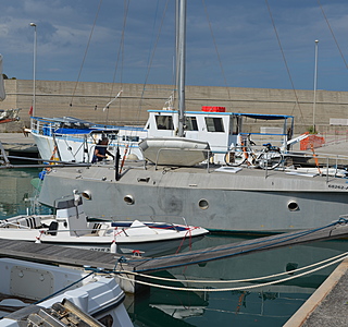 Navires insolites à l'horizon