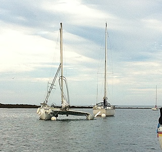 Navires insolites à l'horizon