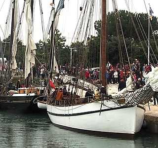 Vos navigations dans les seventies : photos vintage, cirés pattes d'eph et barbes salées  ! 